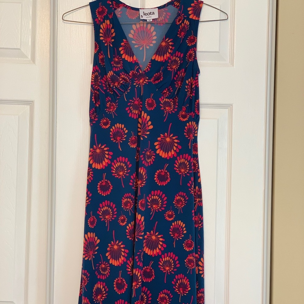 Stretchy and flattering maternity dress